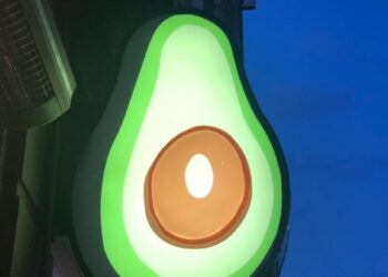 ✨🥑✨ I send a Free Newsletter out once a week. I go absolutely berserk in almost every mailing with pertinent updates, h…