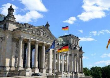 Majority Of Germans Say Migrants Bring More Problems Than Benefits, Want Limit On Refugees