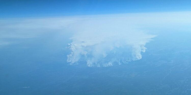 BREAKING:   SEEN YESTERDAY, JUNE 7, 2023 – FROM COMMERCIAL AIRLINE PILOT40,000 ft YESTERDAY OVER QUEBECWHAT IS THIS???#c…