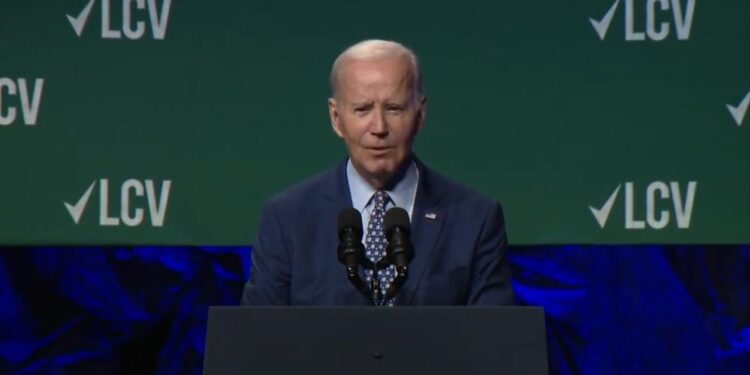 “Build Back Biden” – Audience Laughs at Joe Biden as He Malfunctions in Real Time (VIDEO) | The Gateway Pundit | by Cristina Laila