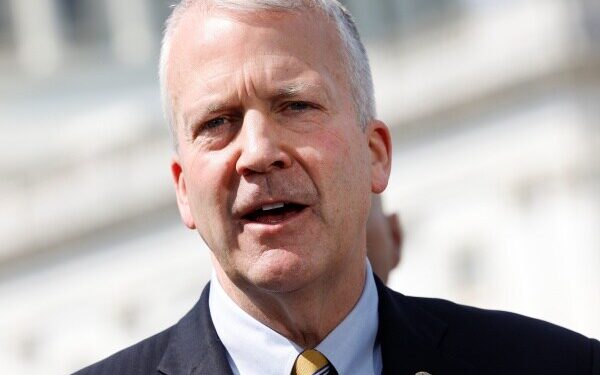 China Spends $700 Billion on Military, US 'Behind the Curve'