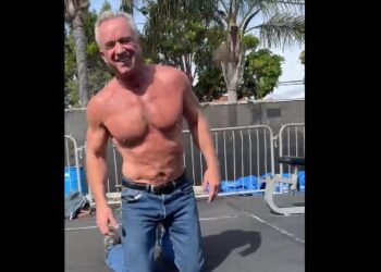 “Getting in Shape for My Debates with President Biden” – Robert Kennedy, Jr. Releases Beefcake Push-Up Video to Rattle the Democrat Party Elites | The Gateway Pundit | by Jim Hoft