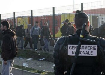 Immigration Crisis: 74% Of French Believe There Are Too Many Migrants In France, 72% Want Referendum