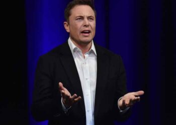 ‘No-Win Situation:’ Elon Musk’s Father Thinks a Cage Match with Mark Zuckerberg Isn’t Smart