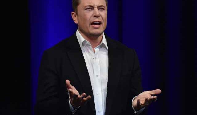 ‘No-Win Situation:’ Elon Musk’s Father Thinks a Cage Match with Mark Zuckerberg Isn’t Smart