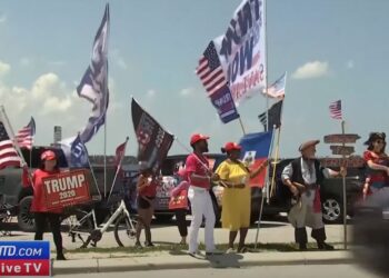 TIME TO UNITE!… HUNDREDS of Trump Supporters form Caravan from Miami to Palm Beach to Show Support for President Trump (VIDEO) | The Gateway Pundit | by Jim Hoft