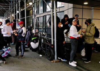 U.S. Companies Plan over 400K Layoffs as Democrats Claim Business Needs More Foreign Workers to Hire