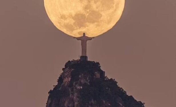 https://www.dailymail.co.uk/news/article-12166307/Brazilian-photographers-shot-Christ-Redeemer-holding-Moon-goes-viral.h…