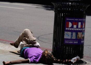 Excessive Heat Warnings Remain in Many Areas of US through Monday