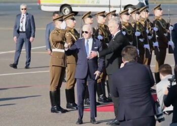 HE’S SHOT: A Confused Joe Biden Arrives in Lithuania for NATO Summit (VIDEO) | The Gateway Pundit | by Cristina Laila