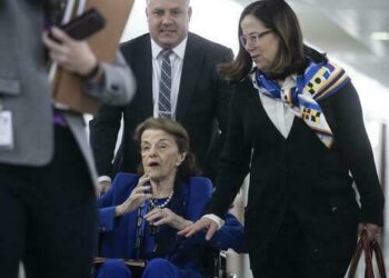“Just Say Aye”: Feinstein’s Handlers Order Her What To Do In Latest Confusion Episode
