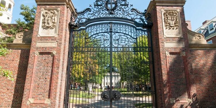 Legacy Admissions: Black and Latino Groups File Civil Rights Complaint Against Harvard for Favoring White People | The Gateway Pundit | by Cristina Laila