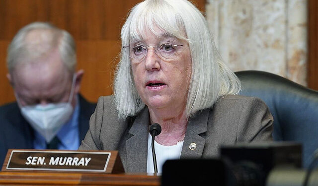Patty Murray Urges Befuddled Dianne Feinstein to Say ‘Aye’ During Vote
