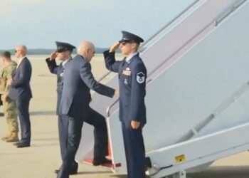 WATCH: Joe Biden Takes No Questions and Fails to Salute as He Leaves For Another Weekend Vacation | The Gateway Pundit | by Cristina Laila