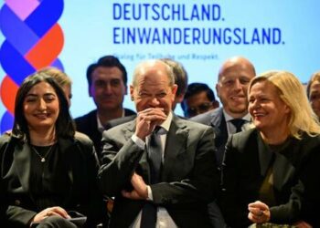 4 In 5 Germans Unhappy With Federal Govt That Prioritizes Refugees & The Rich