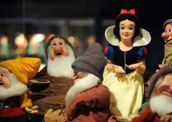 Original Snow White Director’s Son Slams Disney’s 2024 Remake, ‘Insulting,’ ‘Disgrace’