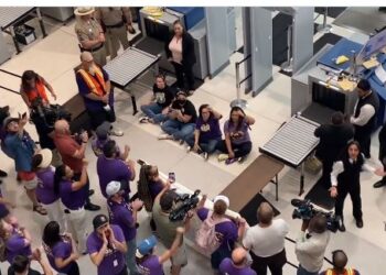 Two-Tiered Tyranny: Radical Leftists Block Doors of California Capitol Chanting “Shut It Down!” – Someone Call the DOJ and Launch the Early Morning Raids! | The Gateway Pundit