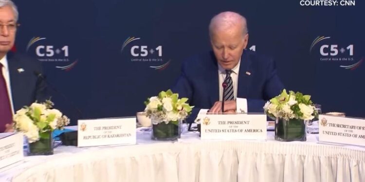 Embarrassing! Joe Biden Reads From Notecards During Meeting with Central Asian Leaders (VIDEO) | The Gateway Pundit
