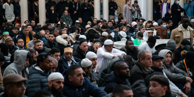 France’s Public Schools Will Enforce Dress Code Banning Islamic Dress