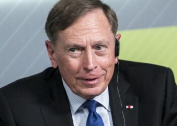 General Petraeus: Speed Up Delivery of Fighter Jets to Ukraine