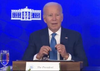 HE’S SHOT: A Confused Joe Biden Stares Blankly as His Handlers Shoo Away Reporters (VIDEO) | The Gateway Pundit