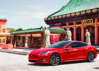 Tesla Slips After Goldman Lowers Earnings Target, Citing Price Cut Pressure