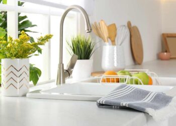 Why You Need to Replace Your Kitchen Towels