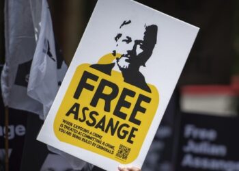 Bipartisan House Push: Halt Assange Prosecution