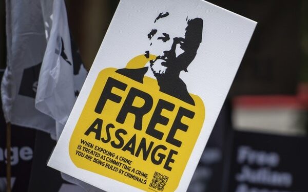 Bipartisan House Push: Halt Assange Prosecution