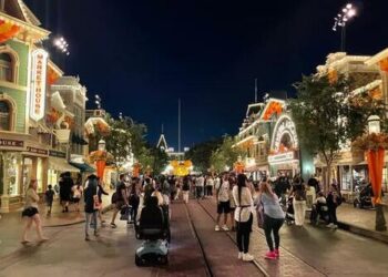 Desperate Disneyland Slashes Children’s Ticket Prices By More Than 50%