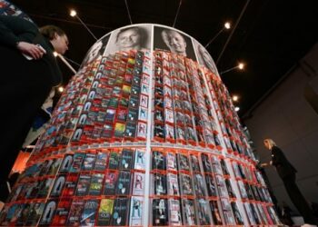 Did a Computer Write This? Book Industry Grapples with AI