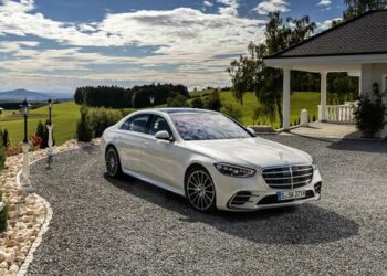 First Rolexes, Then Diamonds, Now Consumers Revolt Against Mercedes S-Class As Luxury Bust Worsens