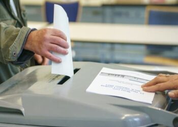 German Conservative Opposition Seen Winning 2 State Elections, with Far-right Making gains