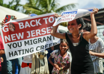 “Go Back To Jersey, You Migrant-Hating Creep”: NYC Mayor Heckled In Unusual Trip To Colombia