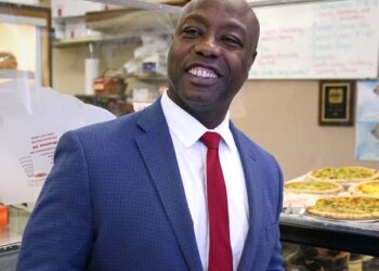 Ex-Tim Scott Adviser Running Pro-DeSantis Effort in Iowa