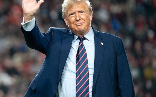 Dem Urges Fed Cuts Now to Stop Trump 2024 Win