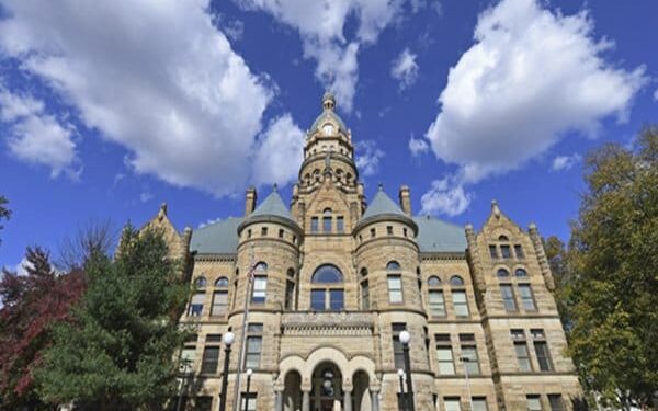 Ohio Woman Who Miscarried at Home Won’t be Charged with Corpse Abuse, Grand Jury Decides