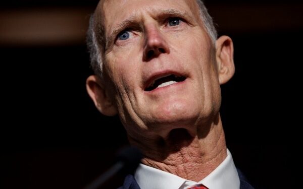 Sen. Rick Scott Homes in on Florida’s Large Hispanic Vote