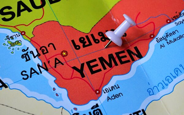 UK: 6 Craft Approach Vessel Near Yemen Before Turning Away