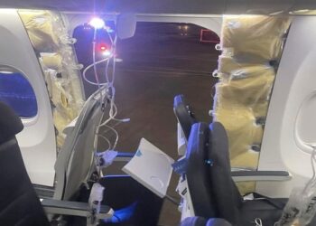 UPDATE 4-Investigators Search for Boeing Blowout Panel in Portland Suburbs