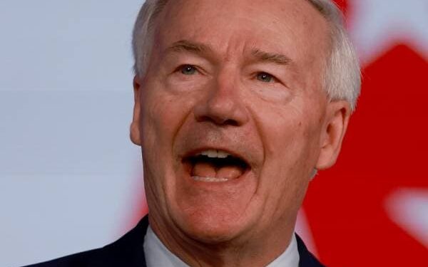 WH Calls Hutchinson to Apologize for DNC’s Mockery