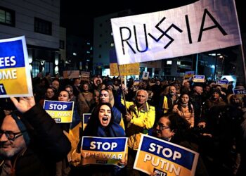 UPDATE 1-Russia Detains Dual US-Russian Citizen for Treason, TASS Cites FSB as Saying