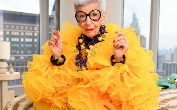 Fashion Icon Iris Apfel Dies at 102