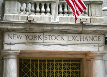 S&P 500 Edges Lower Ahead of Powell Testimony