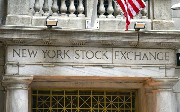 S&P 500 Edges Lower Ahead of Powell Testimony