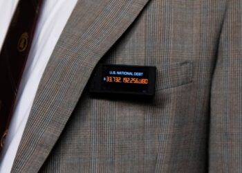 Wharton Professor Sees $34T Debt Sparking Meltdown