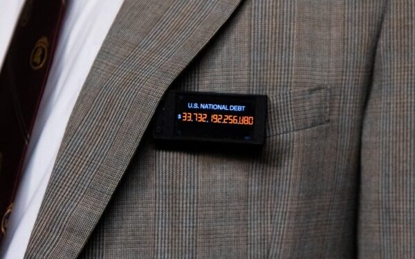 Wharton Professor Sees $34T Debt Sparking Meltdown